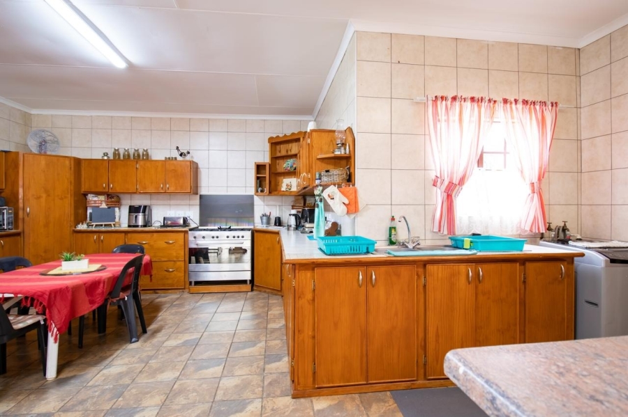 5 Bedroom Property for Sale in Donkerhoek A H North West